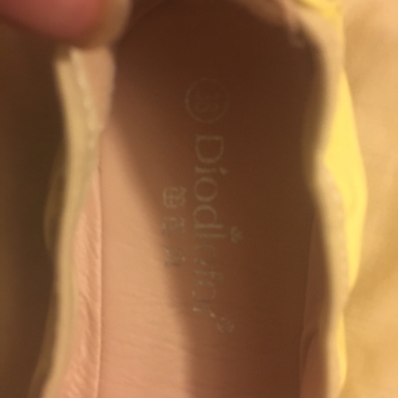 Gorgeous yellow shoes, never worn before! - Picture 8 of 8